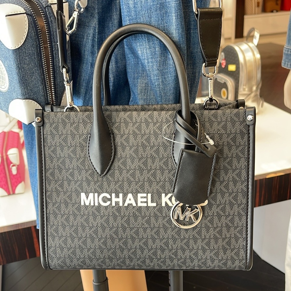Michael Kors Mirella Small Signature Logo Crossbody Bag
Black
NWT - Picture 9 of 16